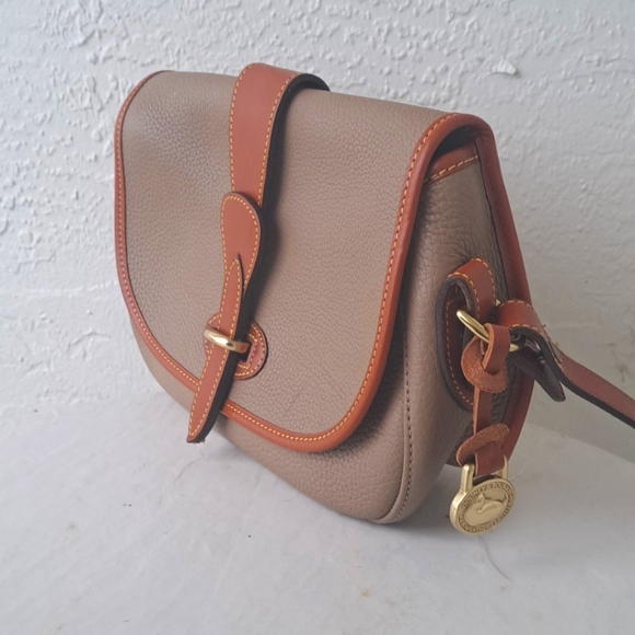 Dooney & Bourke Handbags - Dooney & Bourke crossbody